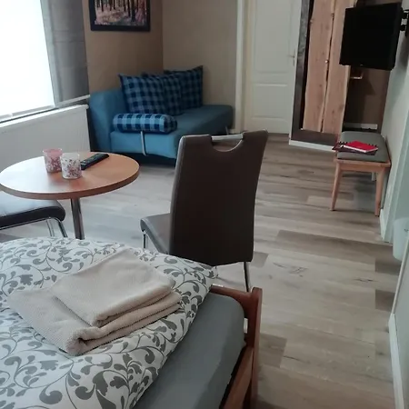 Neues Vaterland 3* 자흐데니크